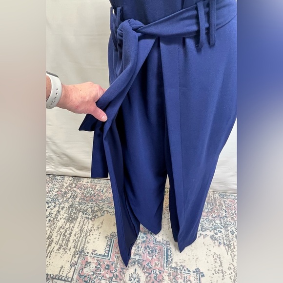 TAHARI Navy blue double V neckline sleeveless jumpsuit size 4. - Picture 12 of 16